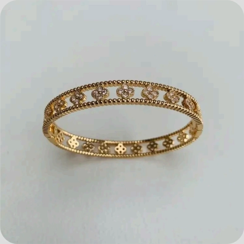 Bracelete Vazado Trevo Zirconia