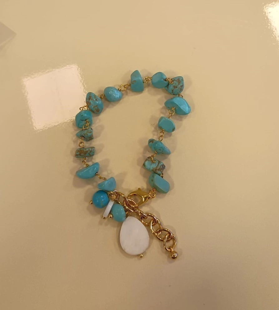 Pulseira turquesa cascalho pingente de gota e oval madre perola
