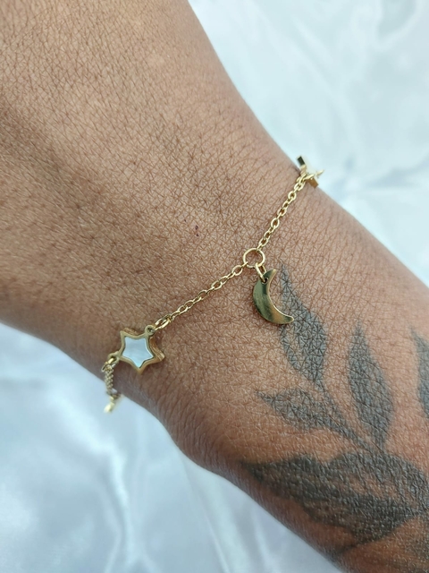 Pulseira aço inox dourado estrela com pedrinha e lua fecho lagosta