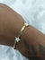 Pulseira aço inox dourado pele de cobra com estrelas brancas fecho lagosta