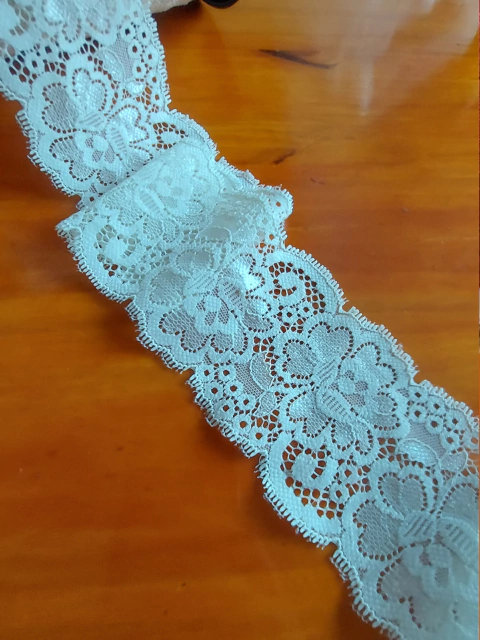 Puntilla Elastizada 7 cm Hueso x mt