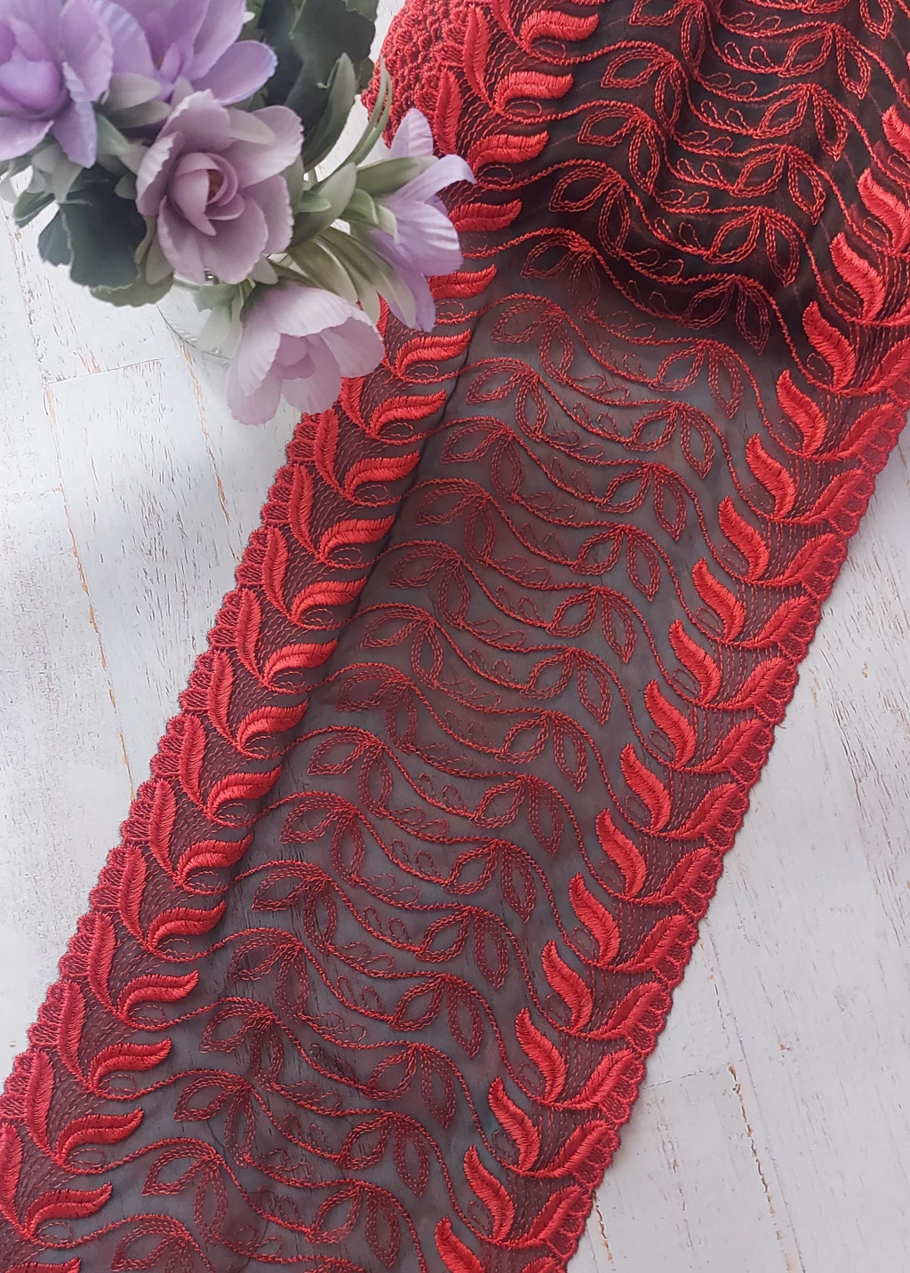 Tul Rígido Bordado Negro/Rojo 20 cm x mt
