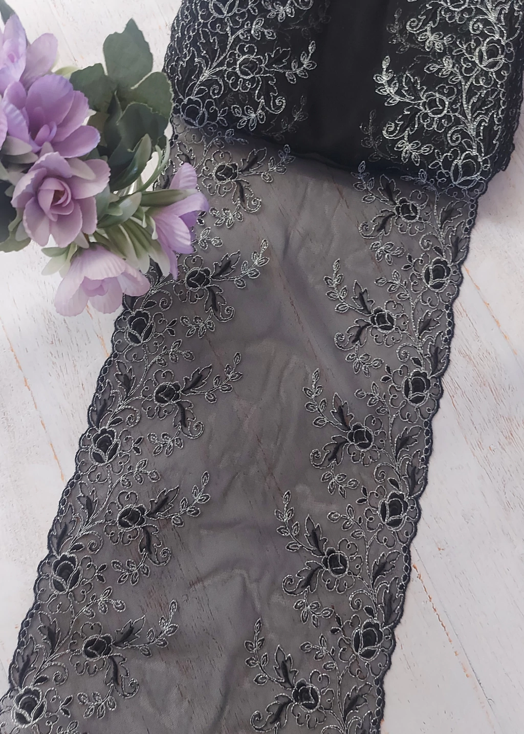 Tul Rígido Bordado Negro/Lurex 22 cm x mt