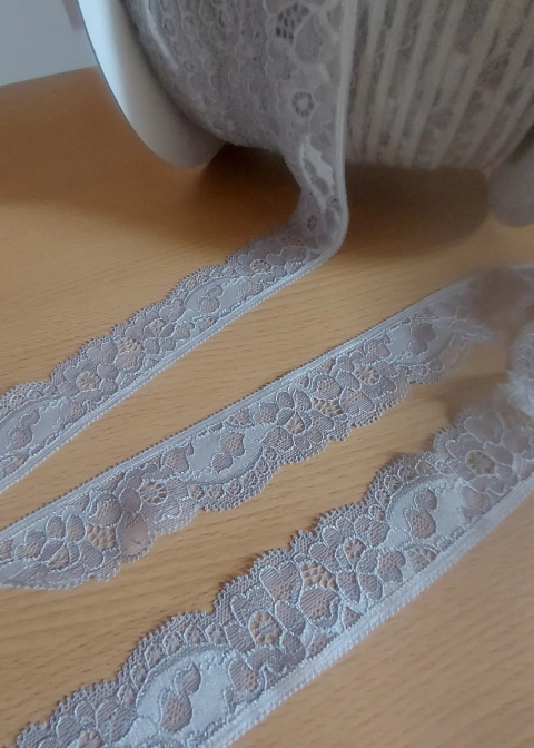 Puntilla Elastizada 3,5 cm Gris Claro x mt