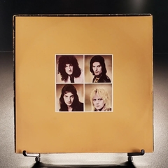 Queen - A Day at The Races na internet