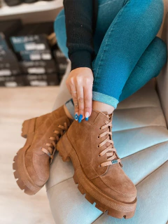 Borcegos Ariadna (406) en internet