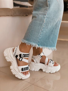 Sandalias Street (268) en internet