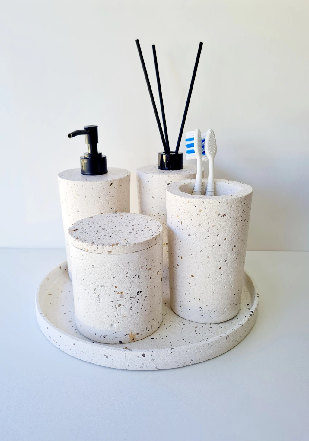 Kit Lavabo/banheiro Ludmila 05 Peças com Bandeja redonda
