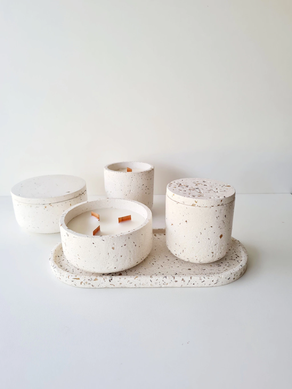 Kit Velas Aromáticas + Bandeja Oval Mirella