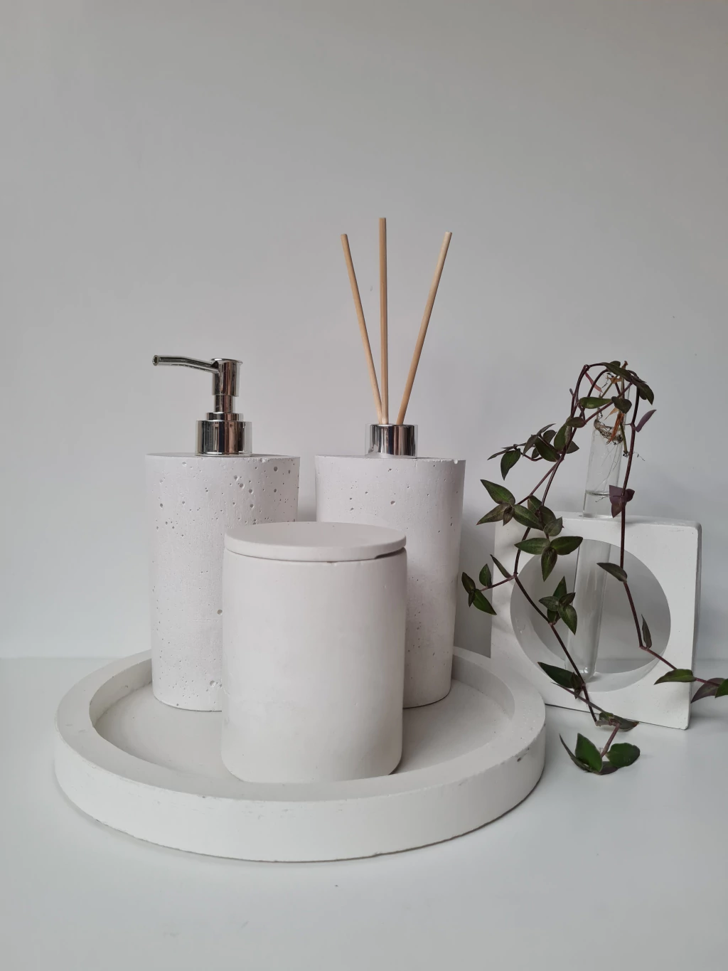 Kit Lavabo/banheiro Cátia 05 Peças com Bandeja Redonda
