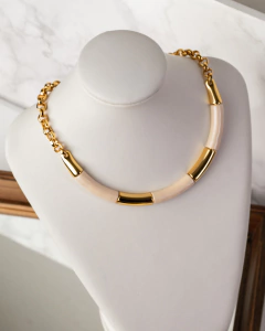Choker dourado e perolado