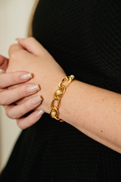 Pulseira em elos com pérolas