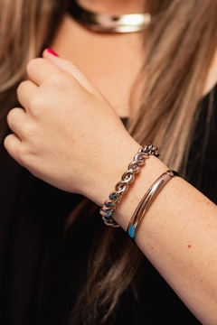Pulseira lisa torcida no ródio - comprar online