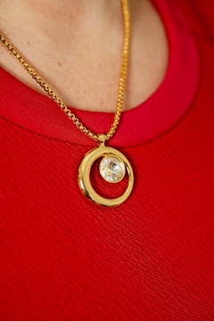 Colar com medalha com ponto de luz - comprar online