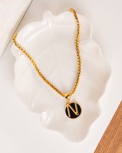 Colar personalizado medalha preta com inicial
