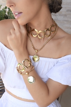 Pulseira em maxi círculos, com fecho de imã - comprar online