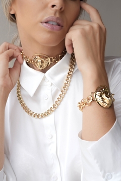 Pulseira dupla em elos, com pingente central de leão com fecho de imã - comprar online
