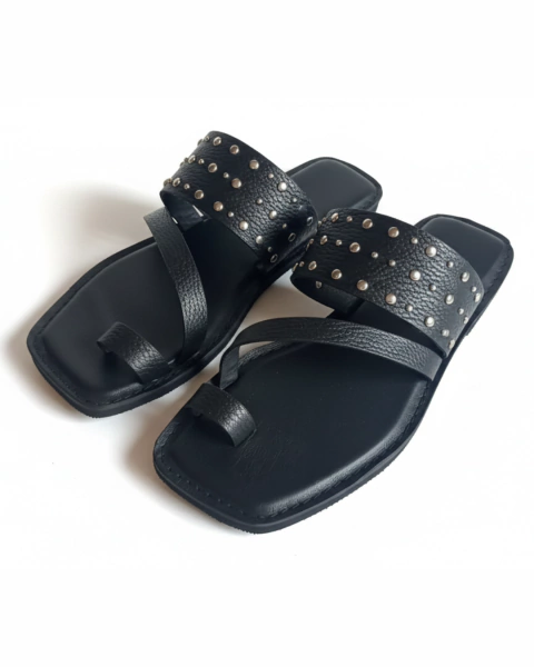 SANDALIA ARES CON TACHAS - comprar online