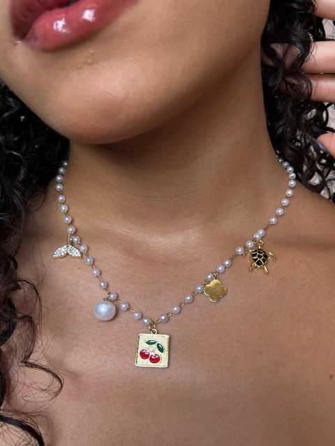 Colar plaquinha cereja dourado - Aço Inox