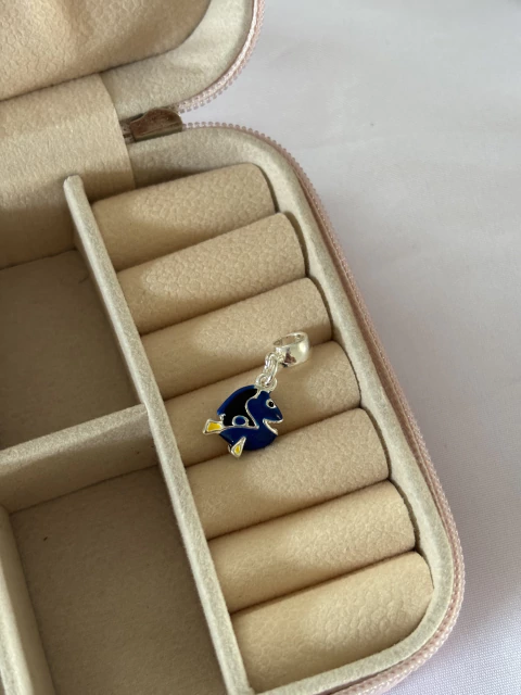 Berloque Dory - Banho de Prata 925