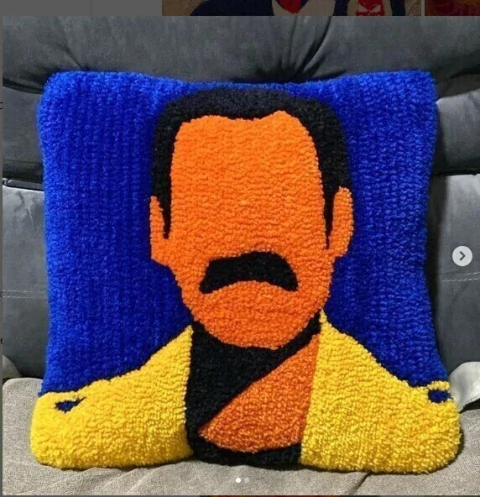 ALMOFADA FREDDIE MERCURY 45x45cm- TAPETOPIA