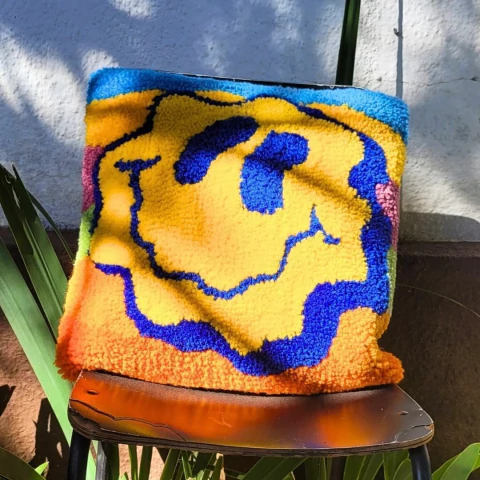 ALMOFADA SMILE 45x45cm- TAPETOPIA - comprar online