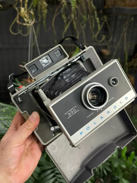 Câmera Polaroid Automatic 330