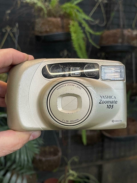 Câmera Yashica Zoomate 105