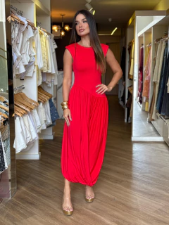 Vestido sem manga cintura assimétrica na internet