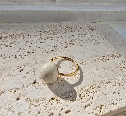 anel bolinha marfim III - comprar online