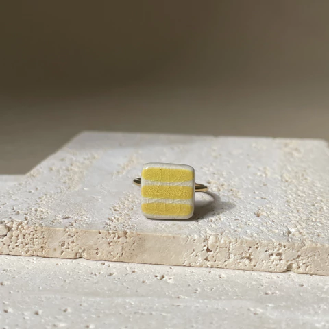 anel quadrado listrado amarelo - comprar online