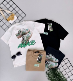 Camiseta suedine bordada na frente e estampada nas costas - Nike
