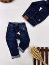 Calça Jeans com elastano e ajuste interno bordada no bolso