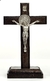 Cruz de 17.5 ctms con pie y San Benito color caoba