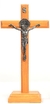 Cruz de 24.5 ctms con pie y San Benito color natural
