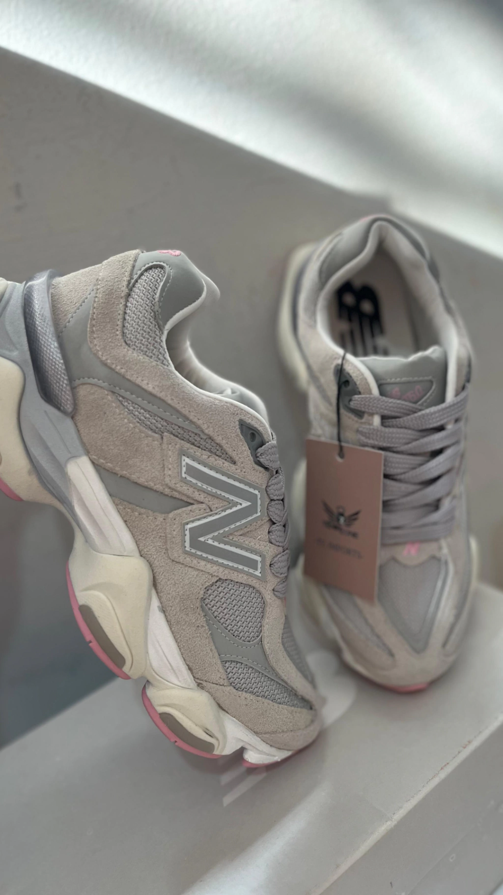 NEW BALANCE 9060 CINZA E ROSA