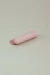 Vibrador recarregável rosa em formato compacto sobre fundo claro.