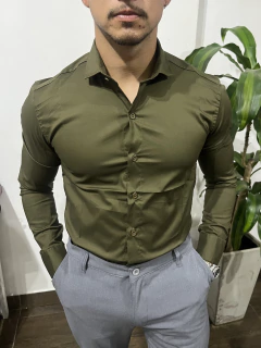 camisa elastizada verde militar - comprar online