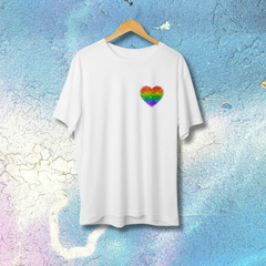 Camiseta CORAÇÃO BANDEIRA - LGBT - Lojas Áurea