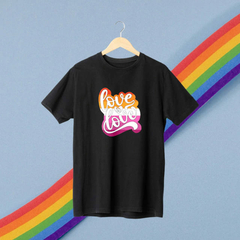 Camiseta Preta Love is Love Lésbica - ORGULHO - LGBT na internet