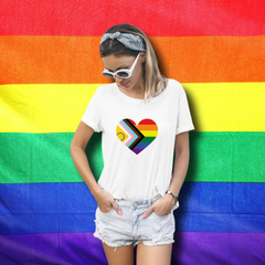 Camiseta Coração Bandeira - ORGULHO - LGBT