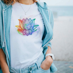 Camiseta Flor de Lótus Aquarela - Linha Zen - comprar online