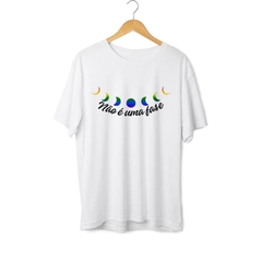 Camiseta Não é uma fase- ORGULHO - LGBT - comprar online