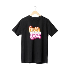 Camiseta Preta Love is Love Lésbica - ORGULHO - LGBT - comprar online