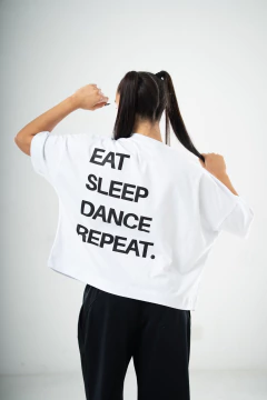 B-SHIRT "EAT, SLEEP" CUELLO CERRADO