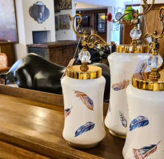 Vaso Decorativo com tampa em Metal e Cristal Médio na internet