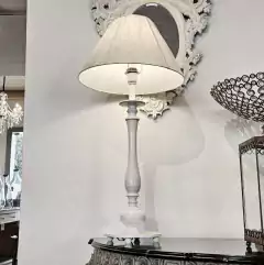 Abajur de Metal Branco Torneado Alto e Cúpula na internet