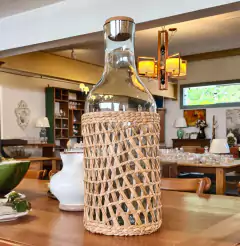 Garrafão Decorativo Cilíndrico com Palha Taboa - comprar online