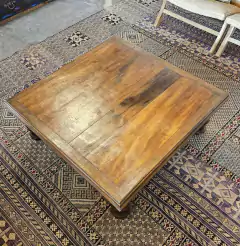 Mesa de Centro com Pés Torneados Encerada em Demolição 1,00m - Marcenaria Tiradentes - Móveis e Decoração Artesanais de alto padrão