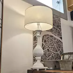 Abajur de Metal Branco Torneado Baixo e Cúpula na internet